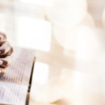 Debemos orar sin prisa, estar muy consientes de cada palabra que pronunciamos.