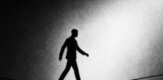 El exilio de la verdad: de la conciencia moral a la manipulación colectiva